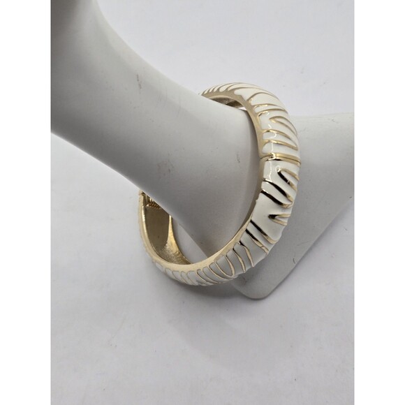 Zebra Print enameled CLAMPER HINGED  BRACELET - Picture 3 of 5